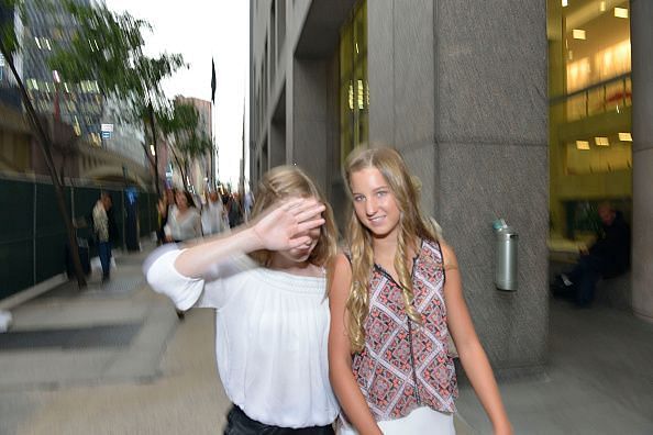 Can you avoid the Paparazzi?